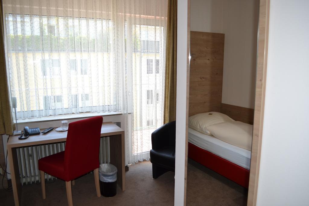 Hotel Minerva Garni Düsseldorf Zimmer foto
